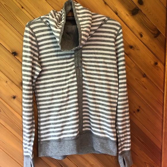 Lululemon Pull-Over Reversible Sweater Size 4. - Picture 5 of 5